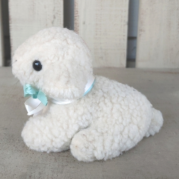 Vintage 1982 Dakin Little Baby Lamb Sitting Down Wool Blue White Ribbon Bow 6"H - Picture 2 of 12